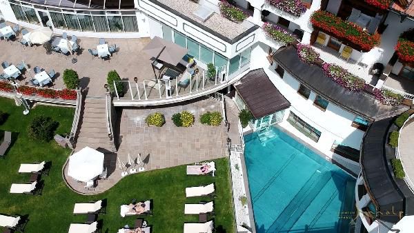 2 ÜN in Tirol inkl. HP, Wellness & Anwendung ab 179€ p.P. 2 ÜN in Tirol inkl. HP, Wellness & Anwendung ab 179€ p.P.