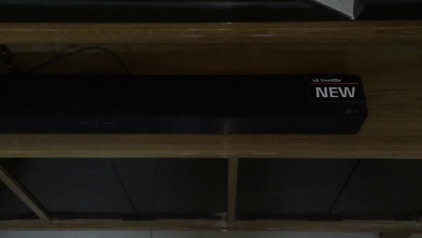 LG SK5 Soundbar - 2.1 System mit externem Subwoofer für 129€ (statt 155€) LG SK5 Soundbar 2.1 System mit externem Subwoofer für 129€ (statt 155€)