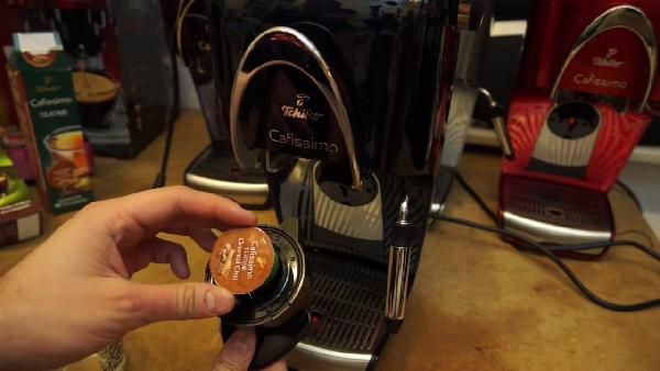 Tchibo Cafissimo Classic mit Milchaufschäumer inkl. Probierset für 39€ (statt 92€) Tchibo Cafissimo Classic mit Milchaufschäumer inkl. Probierset für 39€ (statt 92€)