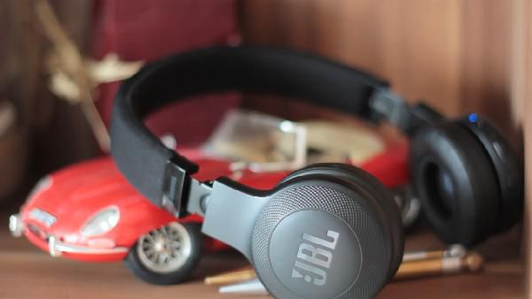 JBL E45BT On-Ear Bluetooth-Kopfhörer in Weiß für 39€ (statt 64€) JBL E45BT On Ear Bluetooth Kopfhörer in Weiß für 39€ (statt 64€)