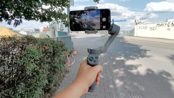 DJI Osmo Mobile 3 Smartphone-Gimbal mit 3 Achsen für 79€ (statt 100€) DJI Osmo Mobile 3 Smartphone Gimbal mit 3 Achsen für 79€ (statt 100€)