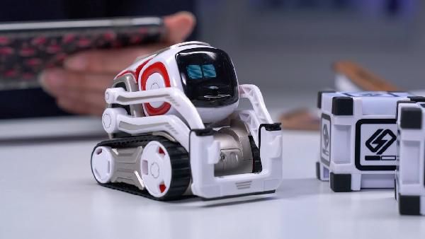 ANKI Cozmo Starter Kit Roboter in Weiß für 129€ (statt 142€) ANKI Cozmo Starter Kit Roboter in Weiß für 129€ (statt 142€)