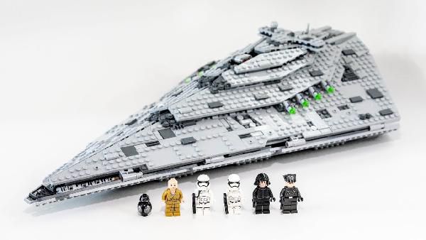 LEGO Star Wars First Order Star Destroyer für 86,39€ (statt 111€) LEGO Star Wars First Order Star Destroyer für 86,39€ (statt 111€)
