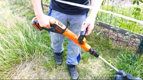 Black & Decker STC1820PC 18V Akku-Rasentrimmer für 89,95€ (statt 99€) Black & Decker STC1820PC 18V Akku Rasentrimmer für 89,95€ (statt 99€)