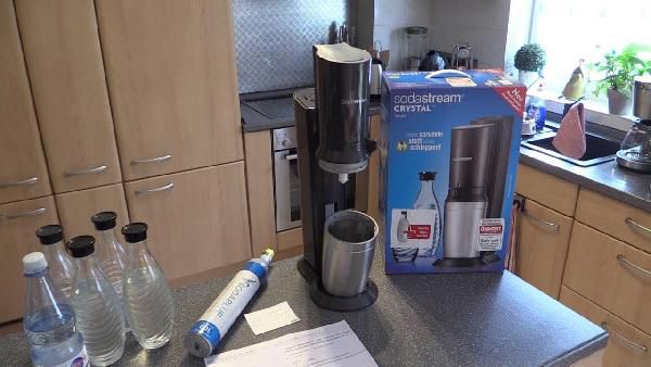 SodaStream Crystal 2.0 mit 3 Karaffen + Zylinder für 97€ (statt 110€) SodaStream Crystal 2.0 mit 3 Karaffen + Zylinder für 97€ (statt 110€)