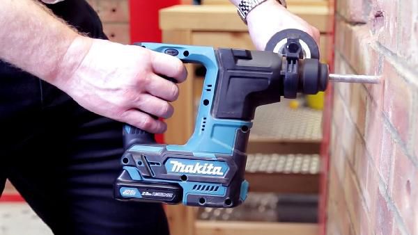 Makita 10.8 V SDS+ Akku Bohrhammer HR166DSAE1 mit 2 x 2,0 Ah + Ladegerät + Zubehör-Set im Koffer für 129,95€ (statt 145€) Makita 10.8 V SDS+ Akku Bohrhammer HR166DSAE1 mit 2 x 2,0 Ah + Ladegerät + Zubehör Set im Koffer für 129,95€ (statt 145€)
