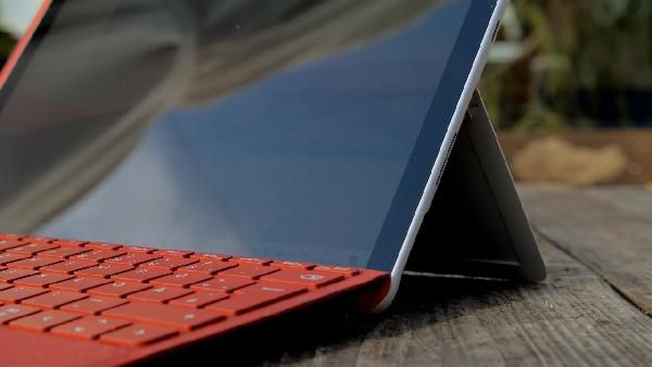 Microsoft Surface Go 2 8GB/128GB WiFi + Type Cover für 531,01€ (statt 598€) Microsoft Surface Go 2 8GB/128GB WiFi + Type Cover für 531,01€ (statt 598€)
