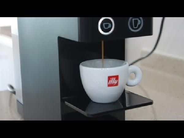 ILLY 60285 Y3 E&C weiße ILLY Kapselmaschine für 30€ (statt 84€) ILLY 60285 Y3 E&C weiße ILLY Kapselmaschine für 30€ (statt 84€)