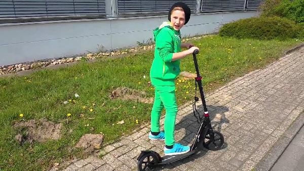 Hudora Scooter Big Wheel Style 230 für 80,94€ (statt 135€) Hudora Scooter Big Wheel Style 230 für 80,94€ (statt 135€)