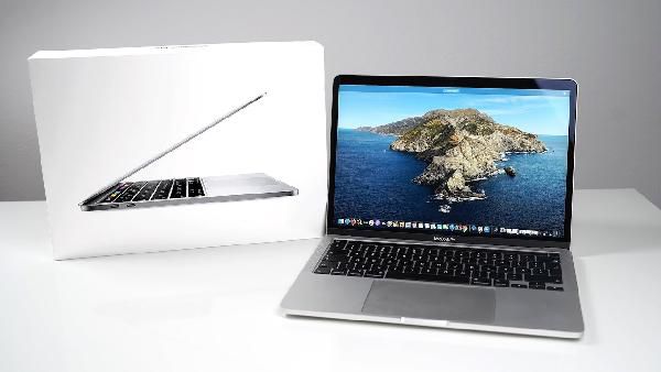 Apple MacBook Pro 13 Apple MacBook Pro 13 2020 mit 512GB + Apple Watch Series 3 GPS 42mm für 1.949,90€ (statt 2.111€) eBay Plus