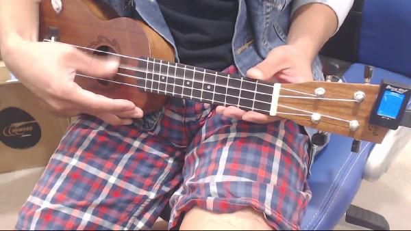 Ukulele aus Mahagoni inkl. Tasche + elektronischer Tuner in versch. Größen ab 30,10€ (statt 43€) Ukulele aus Mahagoni inkl. Tasche + elektronischer Tuner in versch. Größen ab 30,10€ (statt 43€)