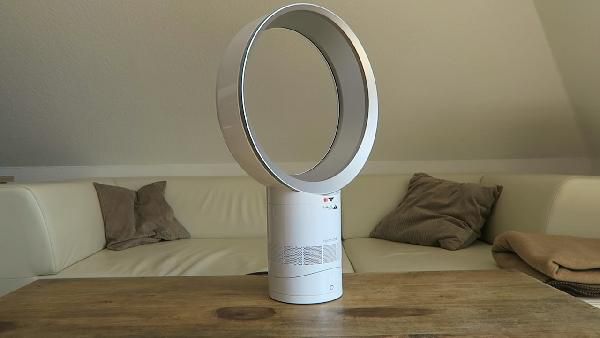 Dyson AM06 Tischventilator in Weiß-Silber für 238,57€ (statt 291€) Dyson AM06 Tischventilator in Weiß Silber für 238,57€ (statt 291€)