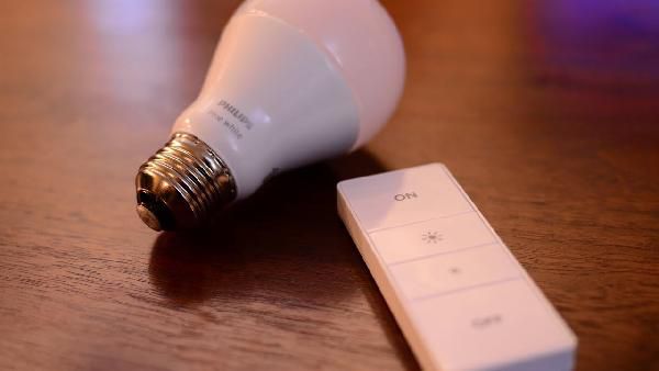 Philips Hue White Dimming Starter Kit 3 x 9,5W E27 + Dimmschalter ab 59,90€ (statt 72€) Philips Hue White Dimming Starter Kit 3 x 9,5W E27 + Dimmschalter ab 59,90€ (statt 72€)