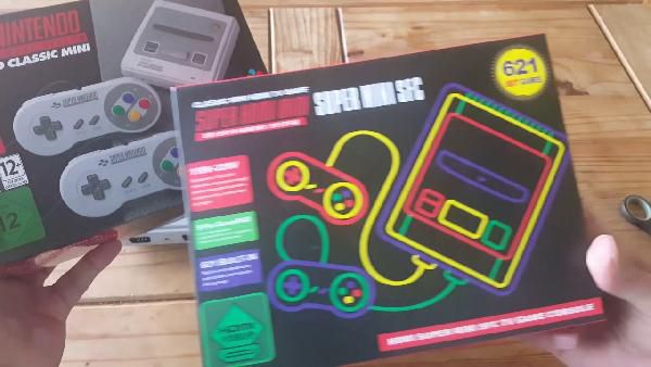 Nintendo SNES Nachbau mit 621 Spielen für 24,89€ Nintendo SNES Nachbau mit 621 Spielen für 24,89€