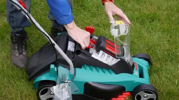 Bosch Rotak 37 LI Rasenmäher mit 4,0 Ah Akku für 283,46€ (statt 332€) Bosch Rotak 37 LI Rasenmäher mit 4,0 Ah Akku für 283,46€ (statt 332€)