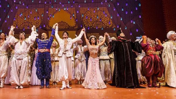 1 - 2 ÜN im 4*-Hotel in Hamburg inkl. Musical-Ticket für Aladdin, Frühstück und Spa-Nutzung ab 99€ p. P. 1 2 ÜN im 4* Hotel in Hamburg inkl. Musical Ticket für Aladdin, Frühstück und Spa Nutzung ab 99€ p. P.