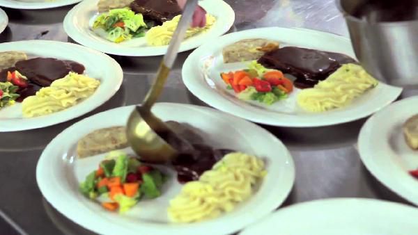 Schuhbecks teatro - Dinnershow in München mit Rahmenprogramm & 4 Gänge Menü inkl. ÜN mit Frühstück ab 159€ p.P. Schuhbecks teatro Dinnershow in München mit Rahmenprogramm & 4 Gänge Menü inkl. ÜN mit Frühstück ab 159€ p.P.