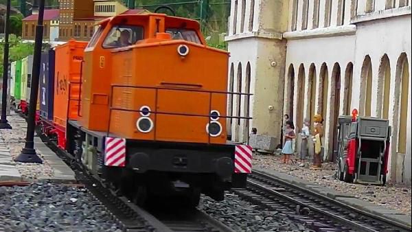 Weihnachtszug Eisenbahn + Bahnhof Gleis-Set für 399,99€ (statt 467€) Weihnachtszug Eisenbahn + Bahnhof Gleis Set für 399,99€ (statt 467€)