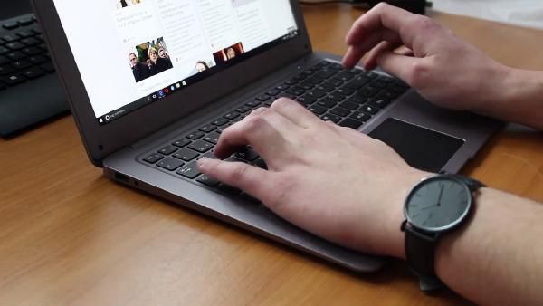 Trekstor SurfBook W1 - 14 Zoll ultraflaches Win10 Notebook mit 32GB & 2GB RAM für 149€ Trekstor SurfBook W1 14 Zoll ultraflaches Win10 Notebook mit 32GB & 2GB RAM für 149€
