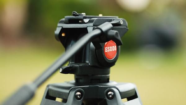 Esddi TP-80 Kamerastativ (bis 190cm) mit 360° Kogelkopf für 64,99€ (statt 130€) Esddi TP 80 Kamerastativ (bis 190cm) mit 360° Kogelkopf für 64,99€ (statt 130€)