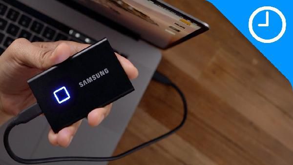 Samsung Samsung Portable SSD T7 Touch externe SSD 1TB für 157,09€ (statt 221€)