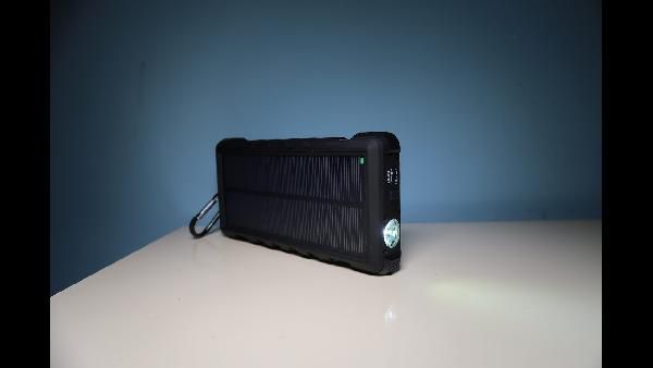 RAVPower QC3.0 Outdoor-Solarladegerät mit 25000mAh und Taschenlampe für 41,99€ (statt 55€) RAVPower QC3.0 Outdoor Solarladegerät mit 25000mAh und Taschenlampe für 41,99€ (statt 55€)