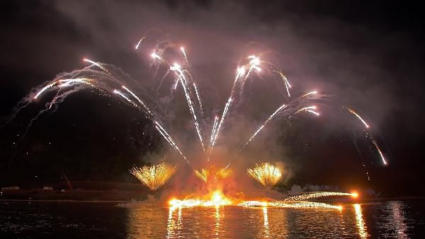 Rhein in Flammen in Koblenz inkl. Schifffahrt, Dinner an Bord, ÜN & Frühstück im 4* Hotel ab 179€ p.P. Rhein in Flammen in Koblenz inkl. Schifffahrt, Dinner an Bord, ÜN & Frühstück im 4* Hotel ab 179€ p.P.