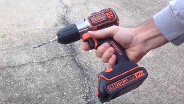 Black & Decker ASD14K - 14.4V AutoSense Bohrschrauber 1.5Ah für 55,92€ (statt 100€) Black & Decker ASD14K 14.4V AutoSense Bohrschrauber 1.5Ah für 55,92€ (statt 100€)