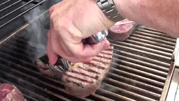 Char-Broil Performance 330 B Gasgrill mit 3 Brennern für 299,99€ (statt 380€) - nur lokal Char Broil Performance 330 B Gasgrill mit 3 Brennern für 299,99€ (statt 380€) nur lokal
