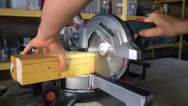 Metabo KGS 216 M Kapp- und Gehrungssäge mit Zugfunktion für 159,90€ (statt 175€) Metabo KGS 216 M Kapp und Gehrungssäge mit Zugfunktion für 159,90€ (statt 175€)