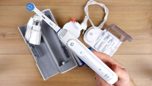 Braun Oral-B Genius 9000 Black Edition eZahnbürste für 79,90€ (statt 103€) Braun Oral B Genius 9000 Black Edition eZahnbürste für 79,90€ (statt 103€)