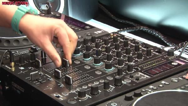 Reloop RMX-80 Digital – 4+1 Kanal DJ Clubmixer für 455€ (statt 612€) Reloop RMX 80 Digital – 4+1 Kanal DJ Clubmixer für 455€ (statt 612€)