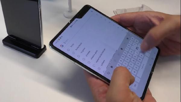 Samsung Galaxy Fold 5G mit 512GB für 729€ (statt 929€) Samsung Galaxy Fold 5G mit 512GB für 729€ (statt 929€)