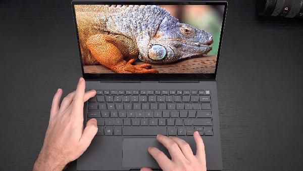 Samsung Galaxy Book S 256GB + Buds für 139€ mit O2 Free M mit 40GB LTE für 34,99€ mtl. Samsung Galaxy Book S 256GB + Buds für 139€ mit O2 Free M mit 40GB LTE für 34,99€ mtl.