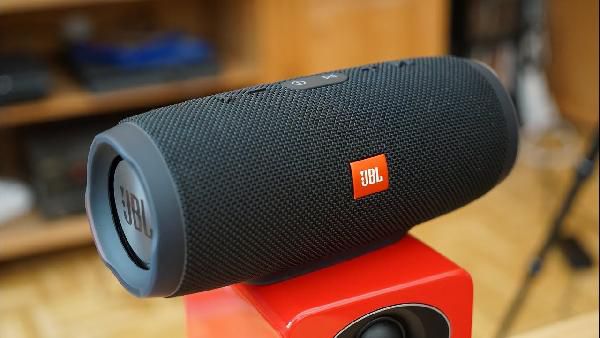 JBL Charge 3 Bluetooth Lautsprecher für 89€ (statt 100€) JBL Charge 3 Bluetooth Lautsprecher für 89€ (statt 100€)